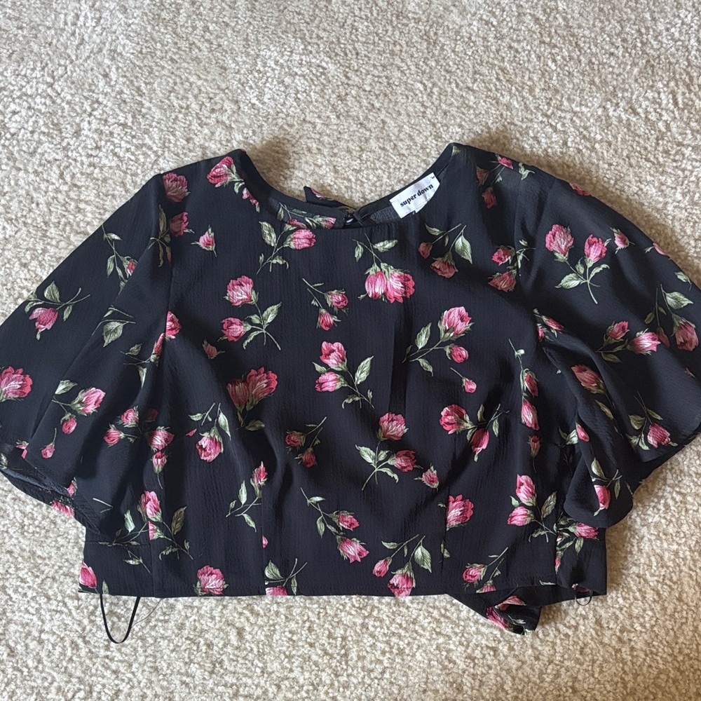 Super down Floral open back Crop Top